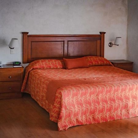 דורנגו Hostal De La Monja מראה חיצוני תמונה